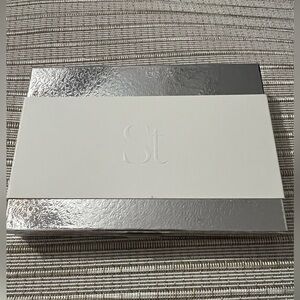 SEINT Makeup 3D Palette 8 in Silver
Magnetic bottom for SEINT makeup tins.
NEW